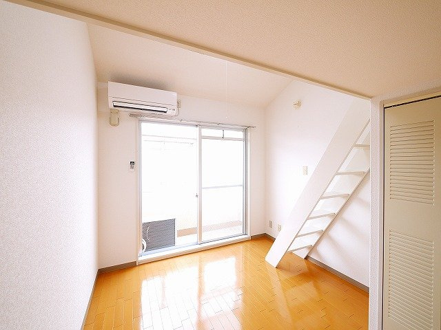 シティパレスあやめ池Ｐ３の洋室|コンパクトで使いやすい洋室です