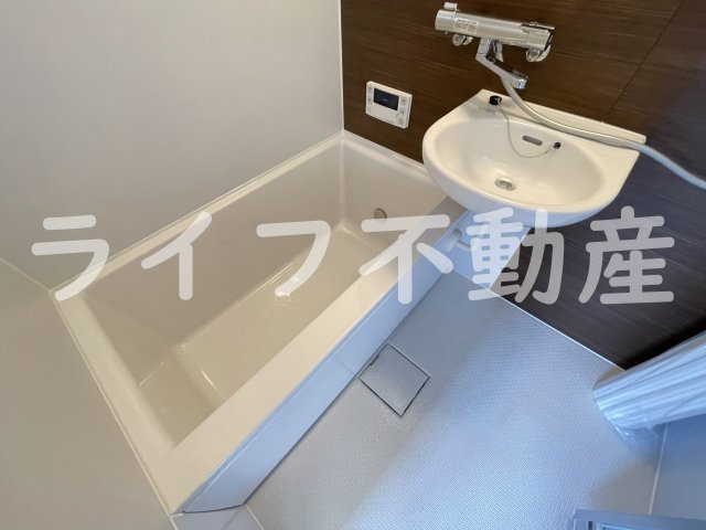 ニュー高井田マンションの浴室|きれいなお風呂です