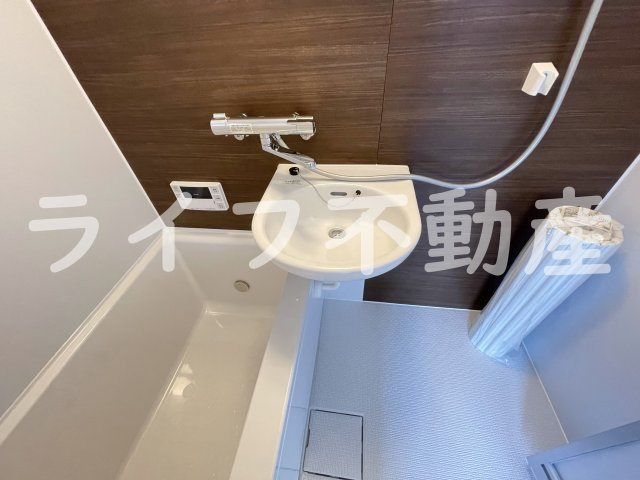 ニュー高井田マンションの独立洗面台|独立洗面台あり、毎朝おしゃれに忙しい女性の方におすすめです