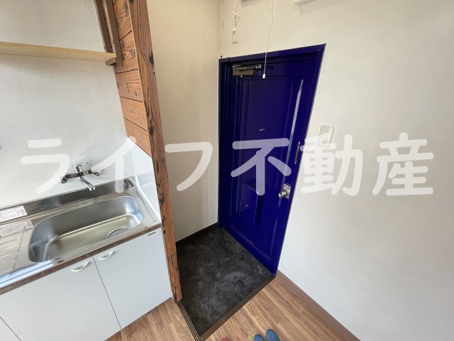 ニュー高井田マンションの玄関|明るい玄関です