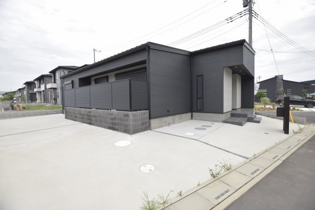 久喜市上内　中古一戸建ての外観