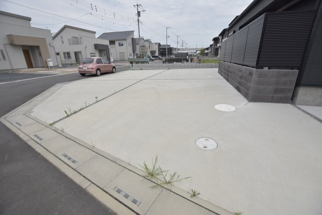 久喜市上内　中古一戸建ての駐車場