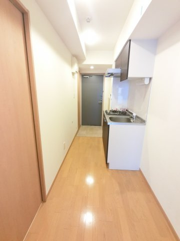 レオ四拾八番館の玄関