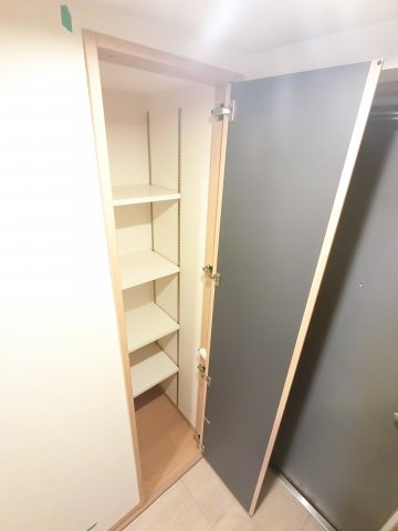 レオ四拾八番館の収納