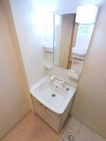 レオ四拾八番館の独立洗面台