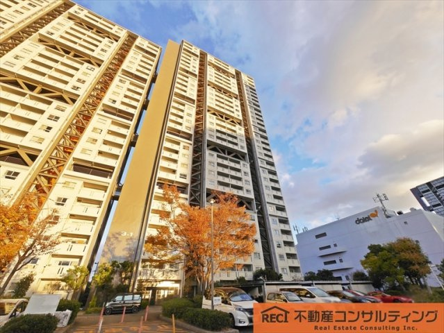 アステム芦屋D棟の外観
