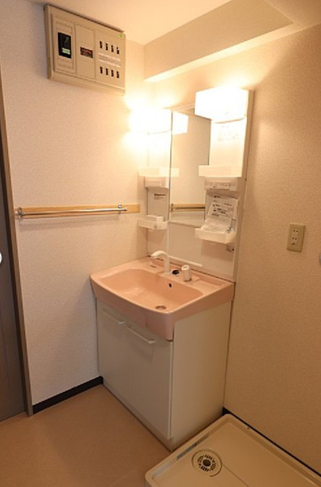 日吉壱番館の独立洗面台|朝の身支度には欠かせない独立洗面化粧台