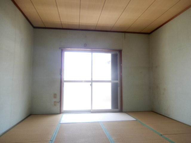 塩屋グリーンハイツの居間・リビング