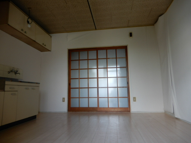 塩屋グリーンハイツの居間・リビング