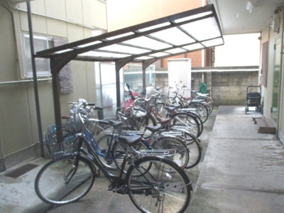 【その他共用部分】 | コーポ平見 | 屋根のある自転車置き場です