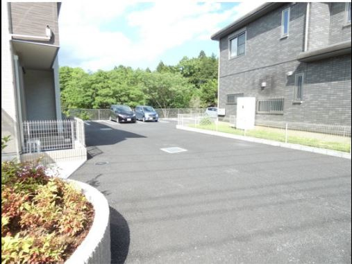 カーサ・セレーノの駐車場