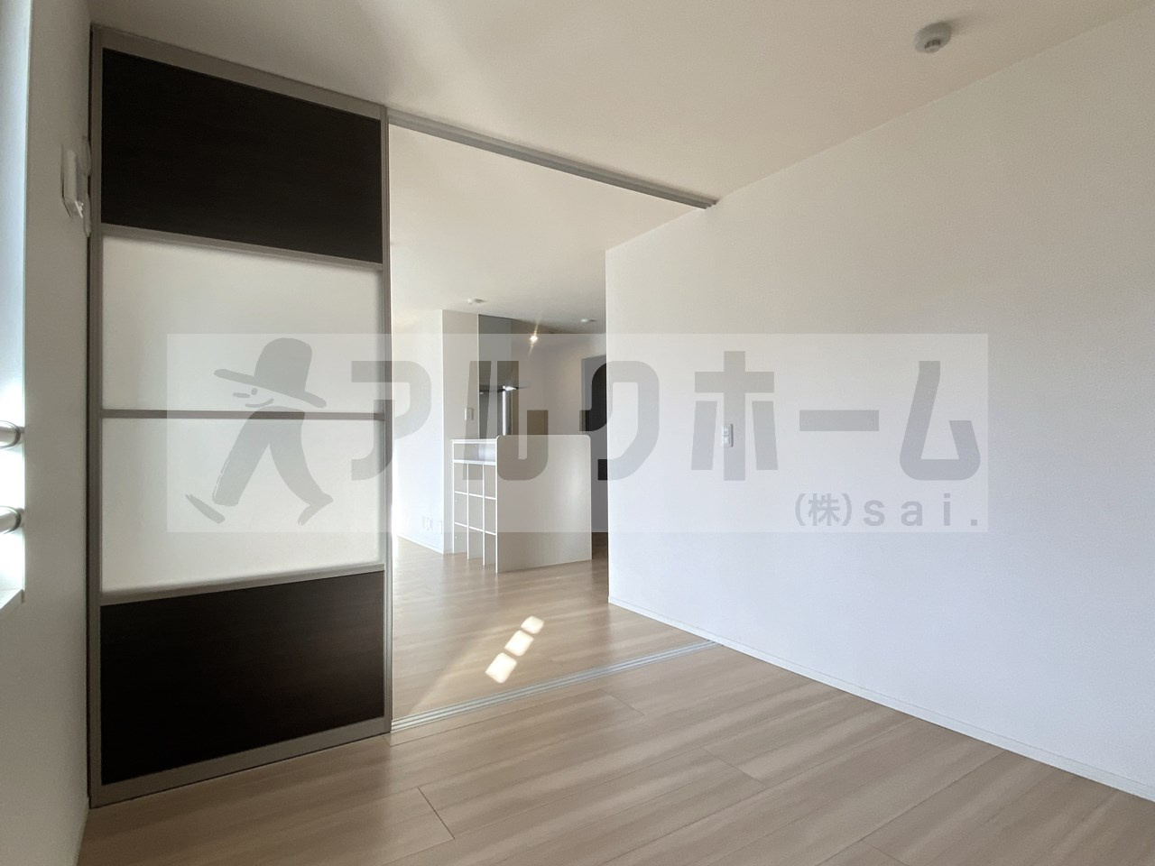 カーサデルソーレの洋室