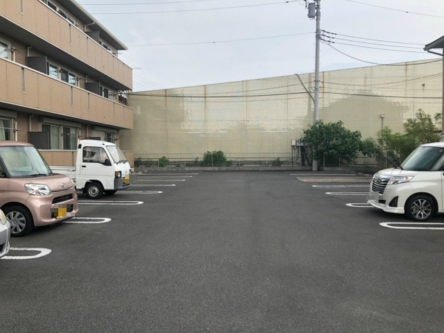 ピュアオール　Ⅲの駐車場