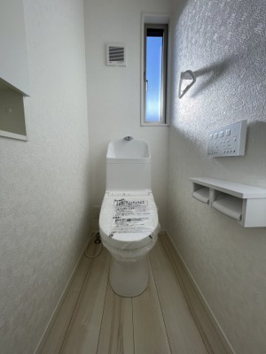 【トイレ】 | 衣川３丁目 | プライベート空間として機能や内装にこだわった、優しい雰囲気のトイレはリラックス空間へ。