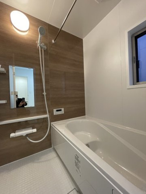 【浴室】 | 衣川３丁目 | 一日の疲れを癒すバスルームは、心地よいリラックスを叶える清潔感溢れる美しい空間です