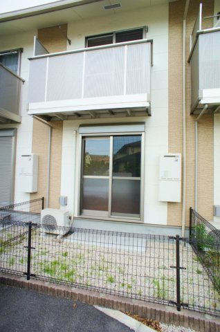 久留米市津福本町のアパートの庭