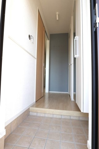 アジュール　Bの玄関