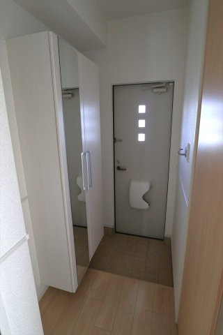 アジュール　Bの玄関