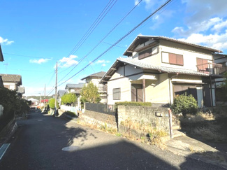 【前面道路含む現地写真】 | 前面道路は車通りの少ない6ｍ道路でお車の出し入れも安心です！