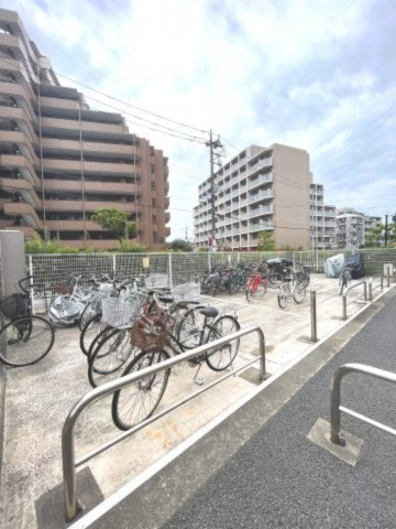 【駐輪場】 | ファミール亀有弐番館 | 敷地内駐輪場は広いスペースが確保されています。