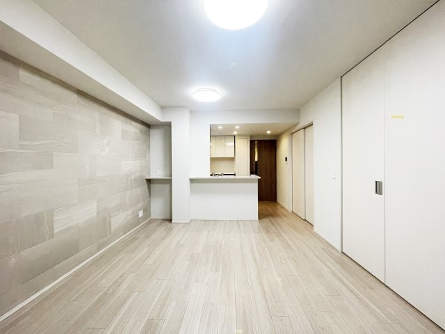 【居間・リビング】 | プレミスト東京王子 7F | ●ウォールドア採用！４LDK⇔３LDKセレクト可！