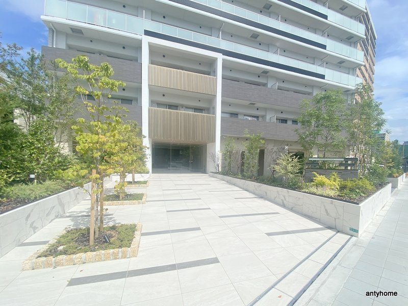 スプランディッド難波WESTⅢ　仲介手数料のエントランス