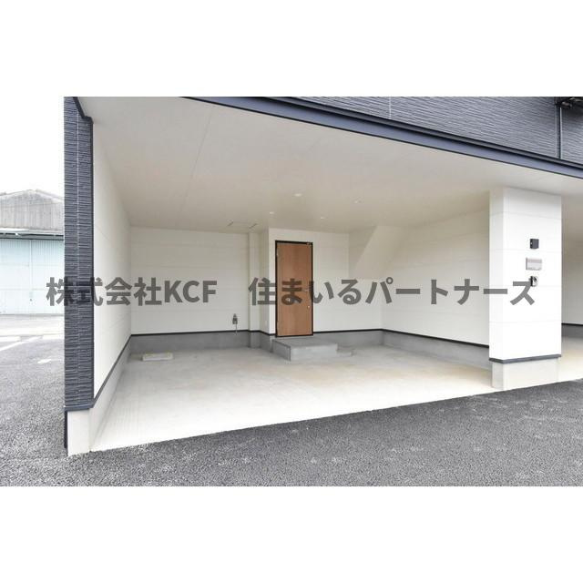 HOOKED HOUSE 一條の駐車場|車をお持ちの方に嬉しい駐車場付きの物件です