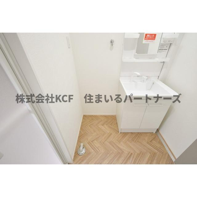 HOOKED HOUSE 一條の洗面所|明るい洗面所です