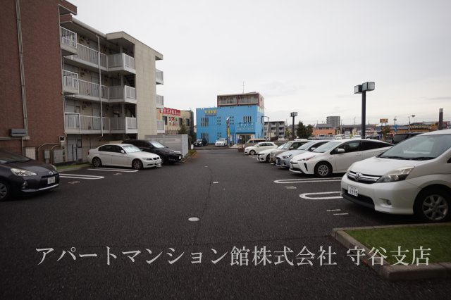 STATION TOWER TOYOSHIMAの駐車場