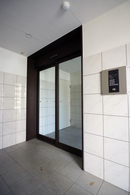 Pura Vida幅下のエントランス|オートロック