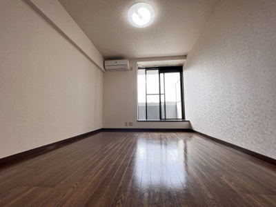 【洋室】 | エステート・モア博多駅南 | 別号室の写真になります。現況優先。