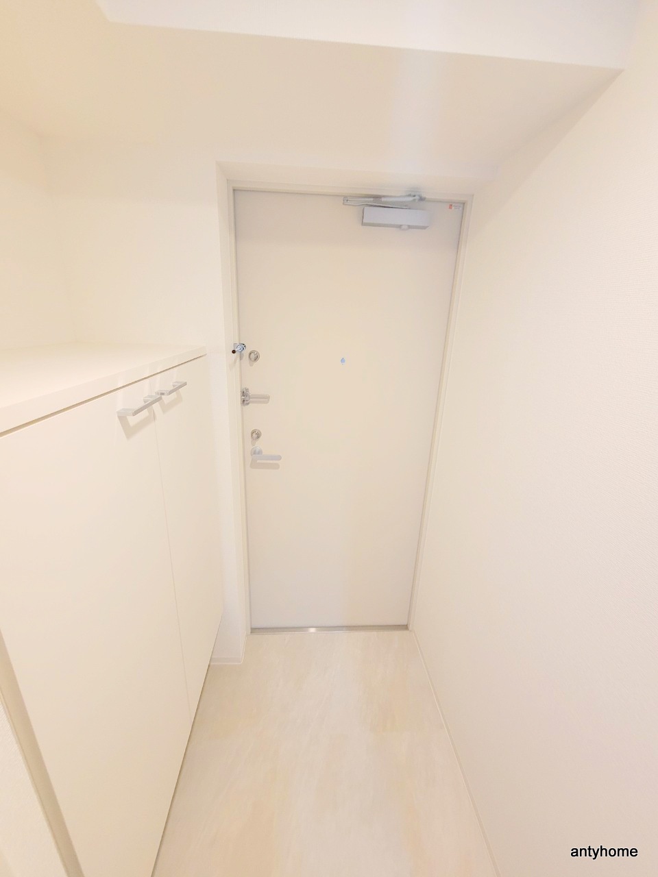 アプリーレ西本町　仲介手数料無料の玄関
