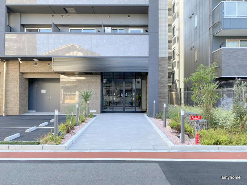 ワールドアイ都島高倉町　のエントランス