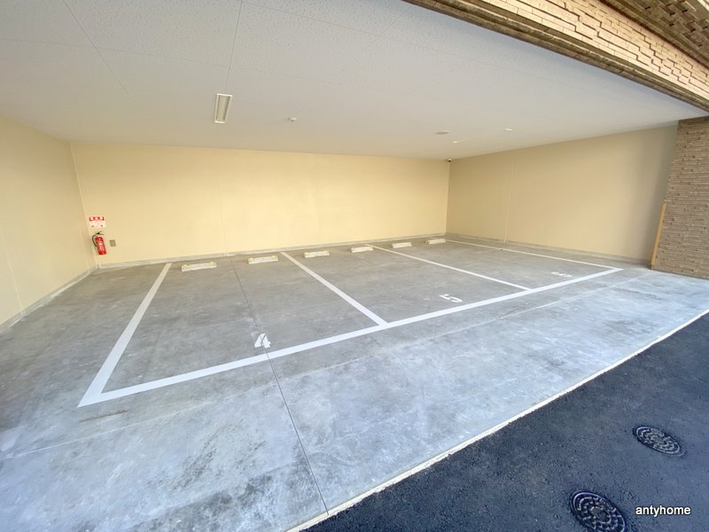 ワールドアイ都島高倉町　の駐車場