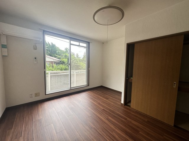 サンヒルズ江良Bの居間・リビング|居間です