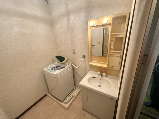 サンヒルズ江良Bの洗面所|スペースが確保できる洗面所です