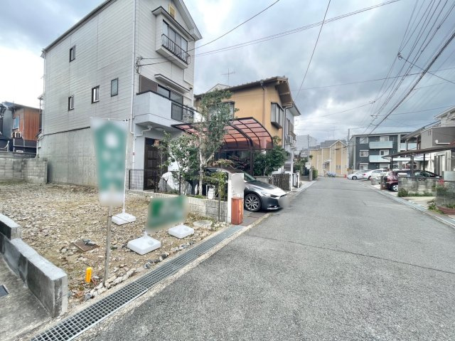 向日市寺戸町七ノ坪　建築条件なし土地の前面道路含む現地写真