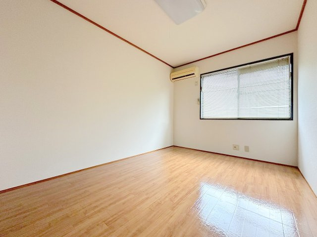 【居間・リビング】 | グリーンハウス翠 | 明るくゆったりと過ごせるお部屋です