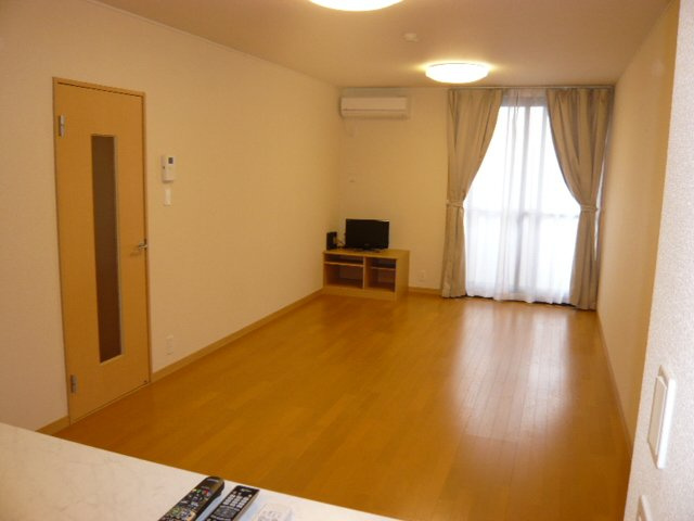 レオパレス紫峰ヶ丘Ⅰの居間・リビング