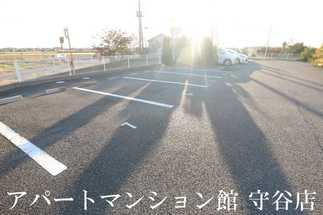 Wing Court SOMEYAの駐車場