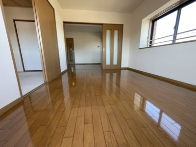 【居間・リビング】 | ホープパレス | 同タイプのお部屋の写真。現況を優先します。