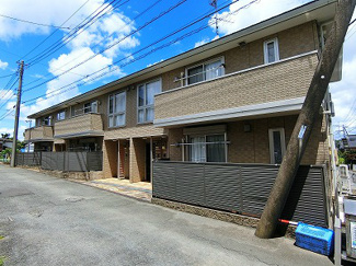 【外観】 | 東急田園都市線「宮崎台」駅まで徒歩圏内の2階建てアパート！最寄りバス停も徒歩3分で雨の日の通勤やお出かけもバス利用でスムーズです♪