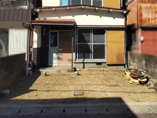 高知市杉井流　中古戸建ての駐車場|駐車場の拡幅。普通車1台と軽自動車1台を駐車可能