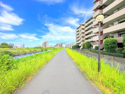 【外観】 | ◆◇クレストフォルム横浜鴨居壱番館◇◆ | ◆明るく開放感のある遊歩道は夜道も心配なくご利用いただけます。