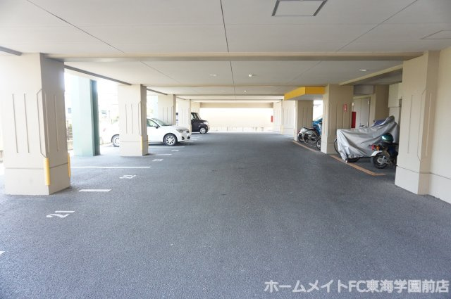 ソル・レヴェンテの駐車場