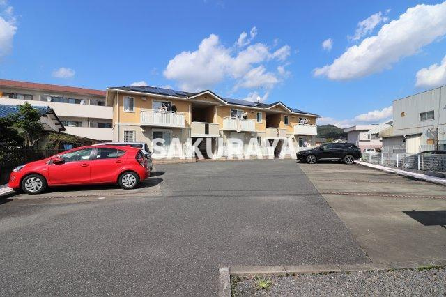 リヴィエールの駐車場