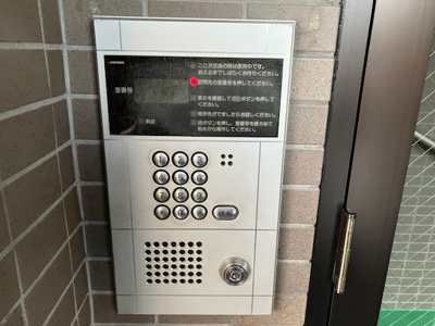 【防犯設備】 | レサージュ橋本壱番館 | 当然のことではありますが、オートロックやセンサーライト、ホームセキュリティーなどの防犯設備があれば、小さいお子様がいるご家庭も安心ですよね！まず物件購入の際は、防犯設備もチェックするようにしましょう。