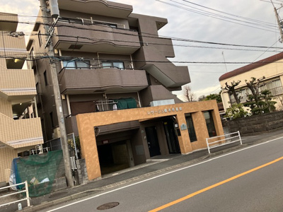 【外観】 | レサージュ橋本壱番館 | マンションの外観は非常に重要なポイントです！外観の善し悪しは資産価値に大きな影響を与えます。外観のいいマンションを購入することで、高値で売却がしやすく、買い手が見つかりやすいというメリットがあります。