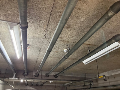 【構造・工法・仕様】 | レサージュ橋本壱番館 | ＲＣ造、Reinforced Concreteは直訳すると補強されたコンクリートです。主に柱や梁・床・壁が鉄筋とコンクリートで構成おり、鉄筋を組んだ型枠にコンクリートを流し込んで固めたものを指します。