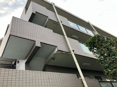 【内装】 | レサージュ橋本壱番館 | 共有部分は、住民なら誰もが使える設備のこと。例えば駐車場やエレベーター、インターネット設備、セキュリティ設備などがあります。他にも、マンションの廊下・外部階段やエントランス・ゴミ置き場などがあります。